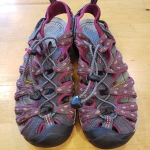 Keen Sandals Maroon Womens 8 EUC